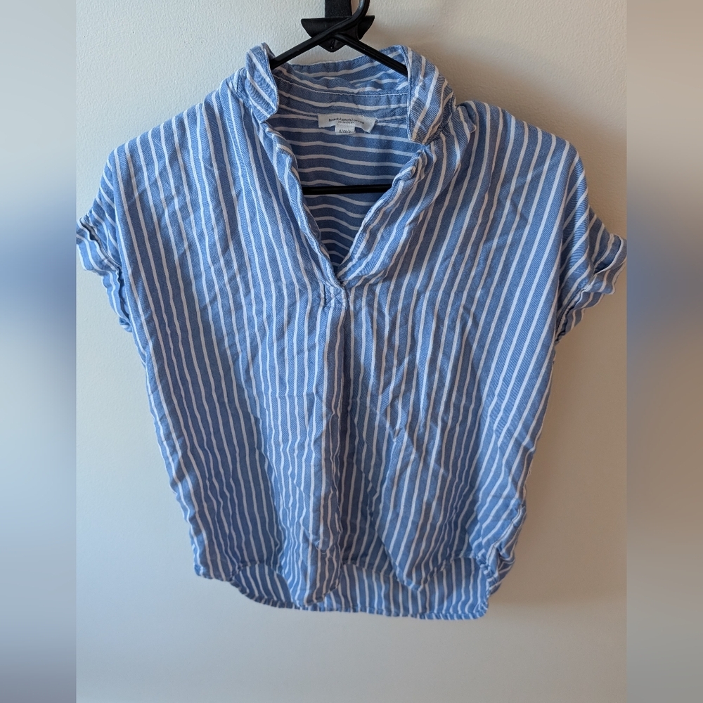 Beachlunchlounge blue and white nautical pinstripe casual tshirt. Size small